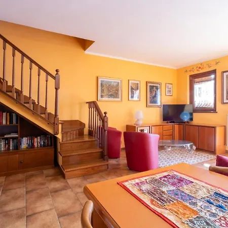Lägenhet La Casetta Di Pino Varenna